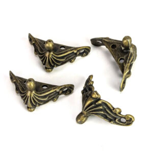 fém dobozlábak csavarokkal