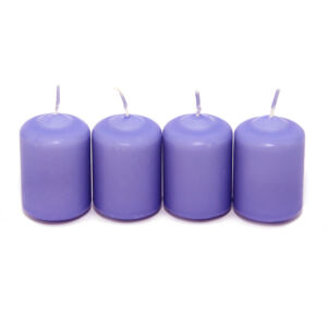 lila adventi gyertya