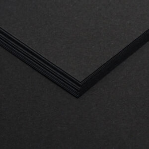 fekete kartonpapír