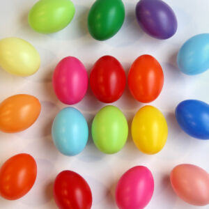 színes műanyag tojások 6db