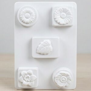 Műanyag szappanöntő forma - virágok, levél 5db