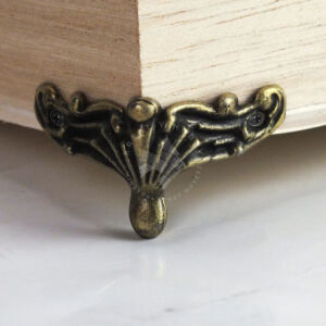 Kép 2/2 - Fém dobozlábak csavarokkal