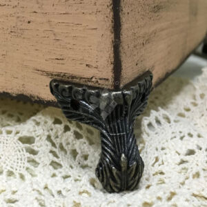 Kép 2/2 - Fém dobozláb csigás, csavarokkal 4db