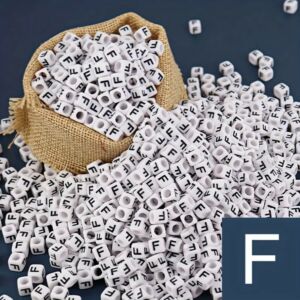 Kép 1/2 - Műanyag kocka betűgyöngy 7x7mm  &quot;F&quot;