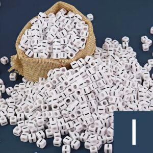 Kép 1/2 - Műanyag kocka betűgyöngy 7x7mm "I"