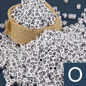 Kép 1/2 - Műanyag kocka betűgyöngy 7x7mm "O"