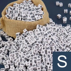 Kép 1/2 - Műanyag kocka betűgyöngy 7x7mm "S"