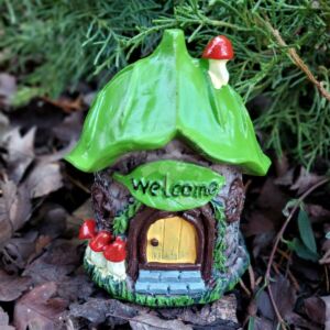 Kép 2/3 - Tündérkert ház welcome felirattal poly 8,7x6,5x10,8cm zöld, barna