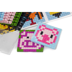 Kép 2/4 - Pixel alaplap átlátszó kicsi, 6x6cm