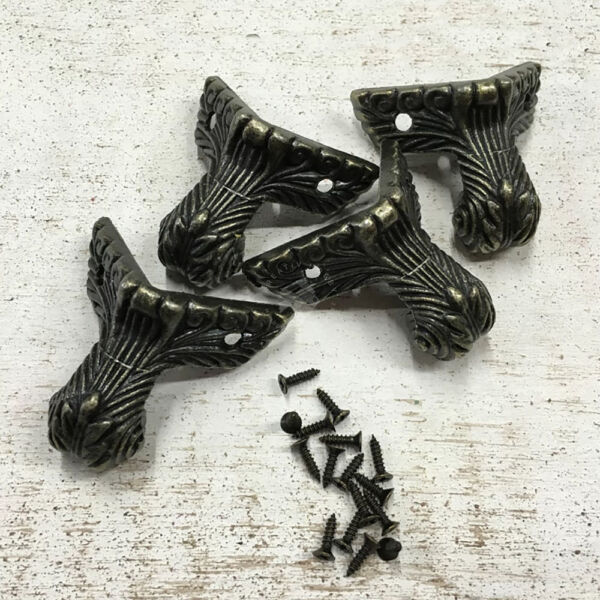 fém dobozlábak csavarokkal