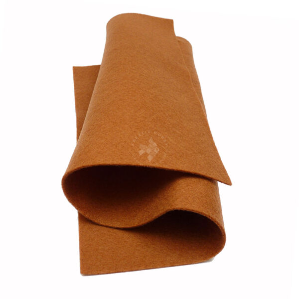 Filcanyag 0,5 méter VILAGOSBARNA