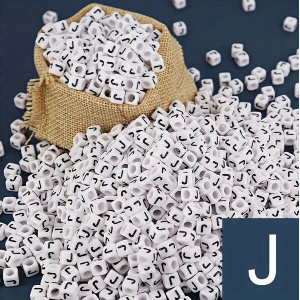 Műanyag kocka betűgyöngy 7x7mm  "J"