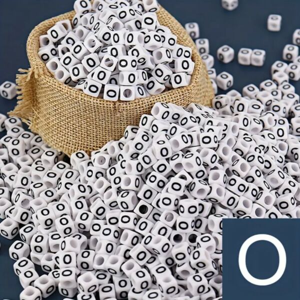 Műanyag kocka betűgyöngy 7x7mm "O"