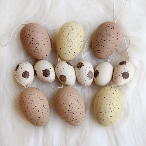Dekor műanyag tojás 3x4cm natúr/barna 12db/cs
