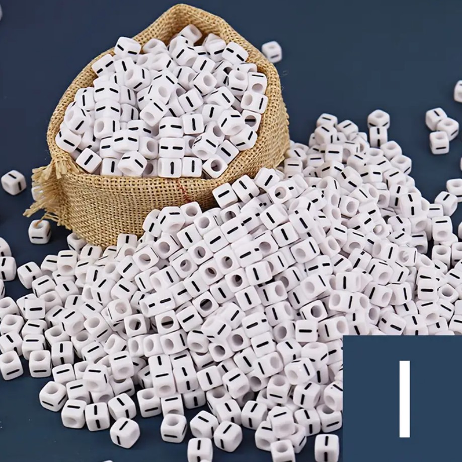 Műanyag kocka betűgyöngy 7x7mm 